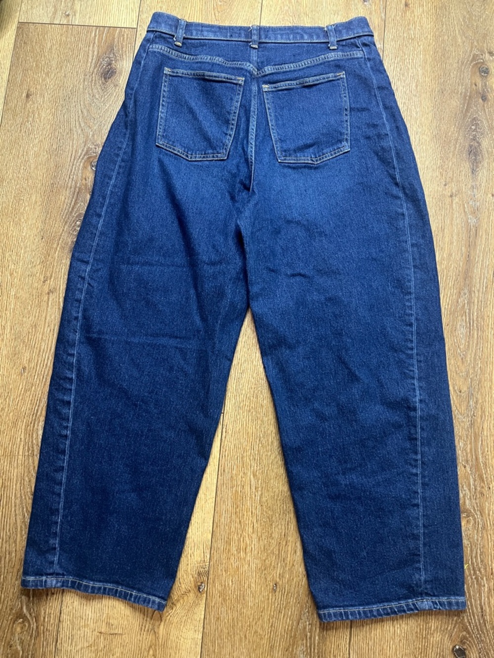 SPANX Barrel Leg Jeans in Medium Wash Size L - Picture 4 of 10
